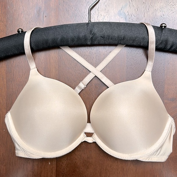 Victoria's Secret Push-Up Bra 32C, Padded Underwire - Picture 3 of 5